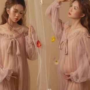 新孕妇照片服装法国审美怀孕妈妈粉红色管顶网裙大肚皮摄影艺术照