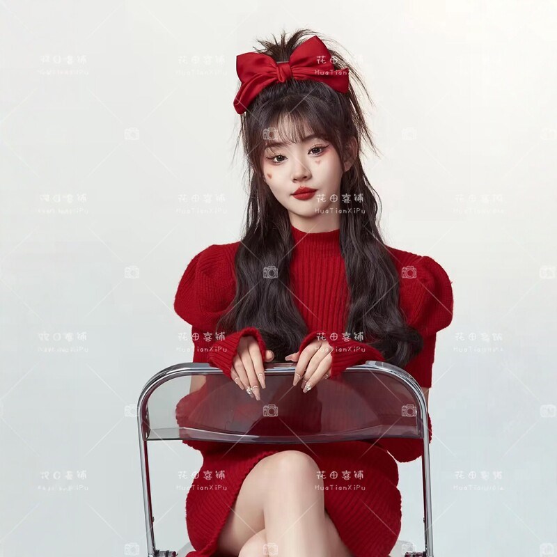 2025新款秋冬影楼氛围感圣诞红色针织连衣裙新年拍照写真艺术服装