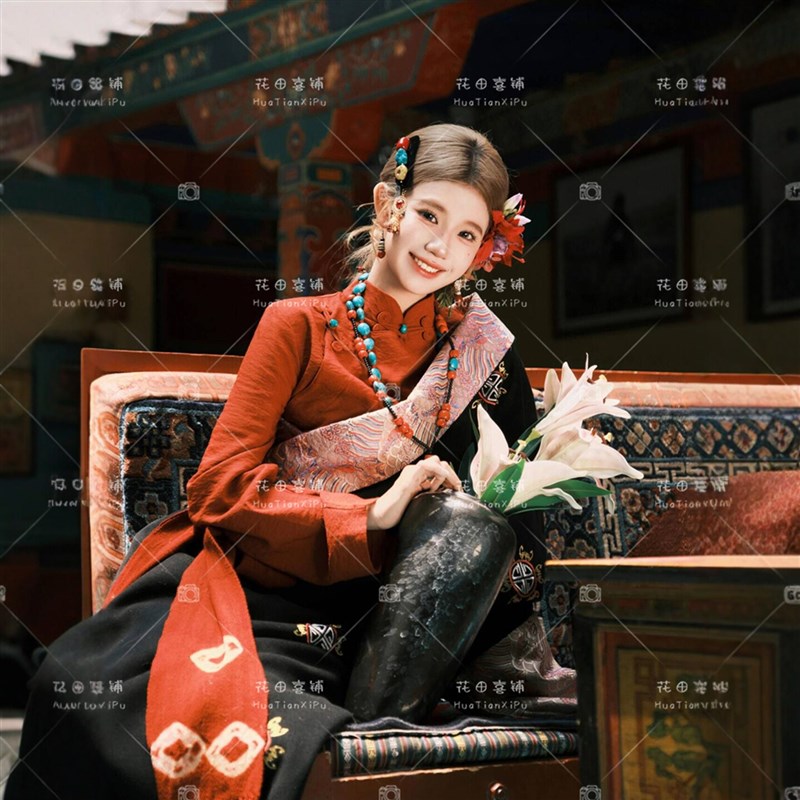 新款藏袍女西藏民族风服装锦缎花边藏族服装藏装藏袍旅拍写真服饰