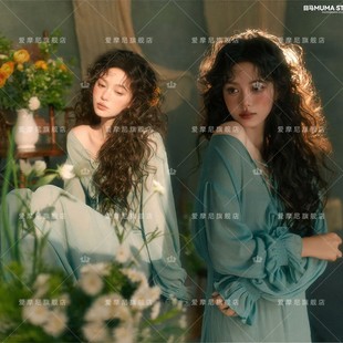 2025影楼光影主题法式复古氛围感韵味油画风纯欲少女肖像写真服装