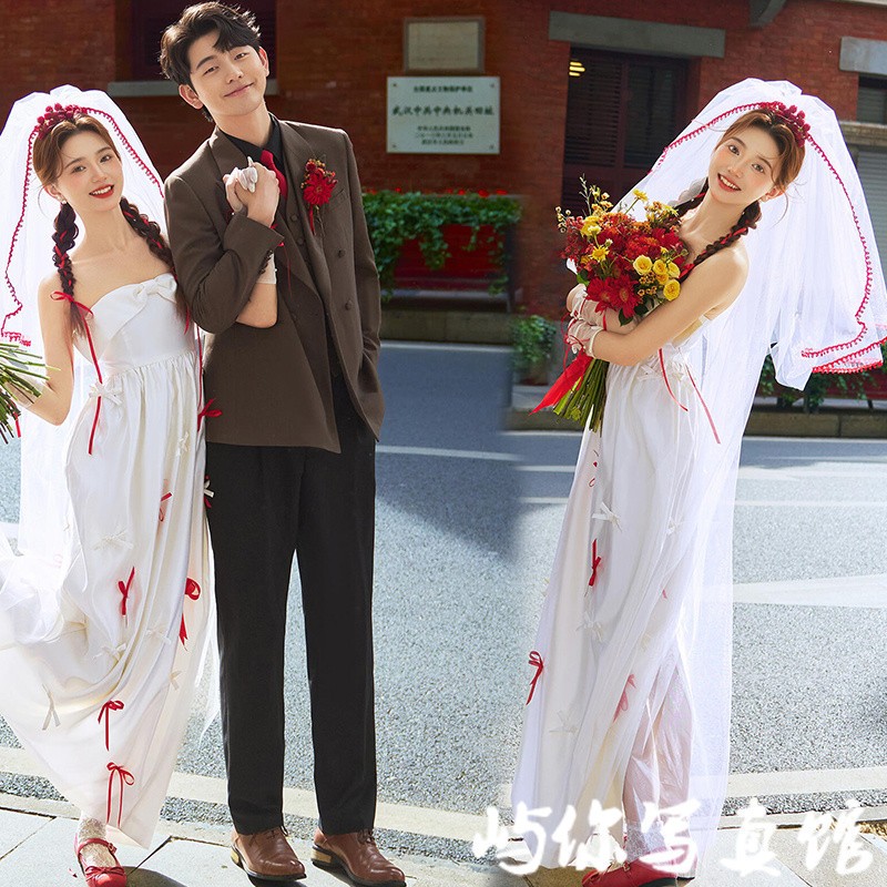 新款影楼拍照主题婚纱摄影服装红色蝴蝶结抹胸白纱礼服裙街拍喜嫁