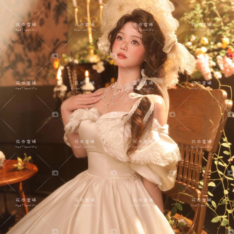 2026新款影楼法式复古宫廷油画风少女氛围感优雅蕾丝长裙写真礼服