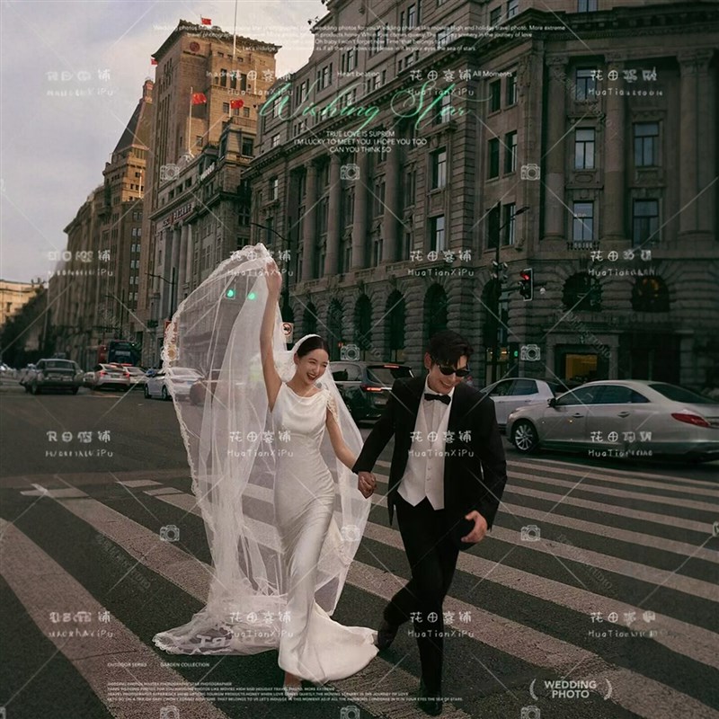 2026照相馆主题新款情侣街拍电影感婚纱照情绪松弛感婚纱摄影拍照