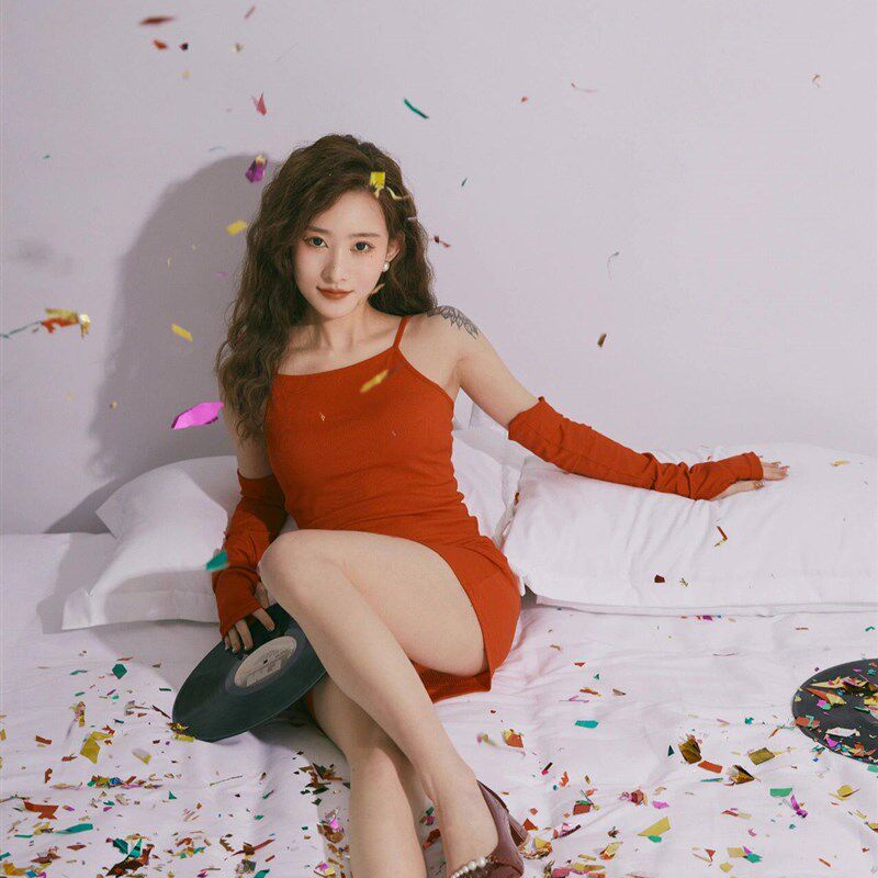 影楼写真主题服装时尚个性女孩私房艺术照复古港风拍照摄影服饰