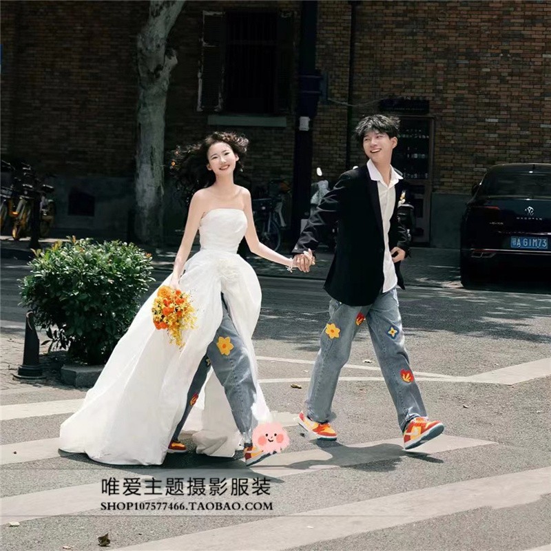 照相馆新款拍照旅拍主题服装情侣时尚婚纱摄影外景前短后长拖尾礼