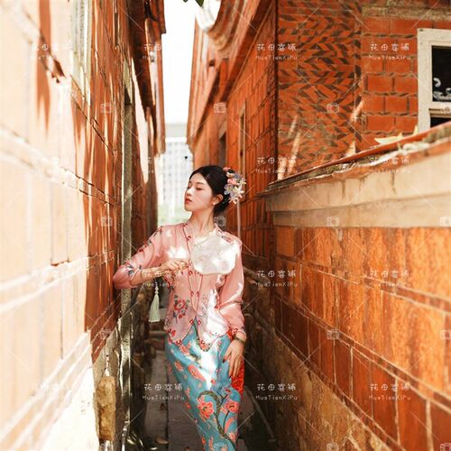 新款小娘惹簪花旅拍服女西双版纳少数民族刺绣服装小清新写真服装