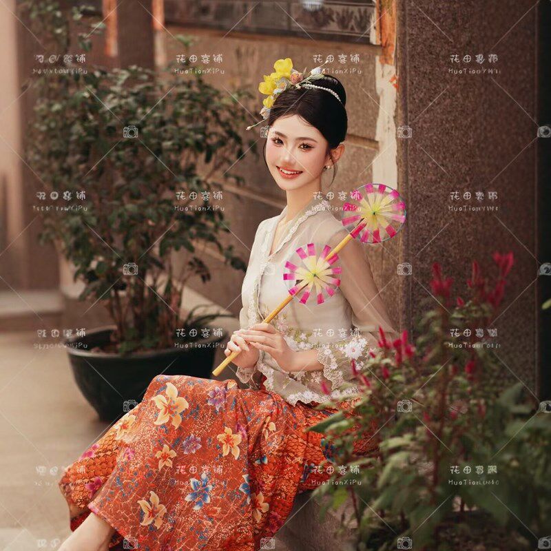 新款小娘惹簪花旅拍服女西双版纳少数民族刺绣服装小清新摄影服