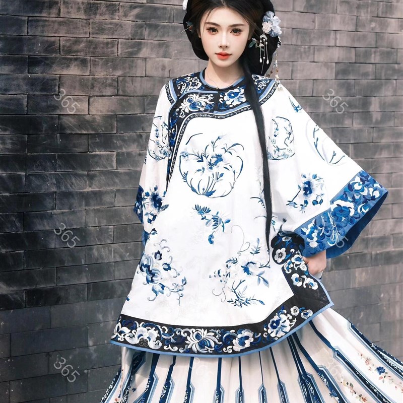 影楼新中式国风清汉女改良汉服青花瓷格格服马面裙套装旅拍摄影服