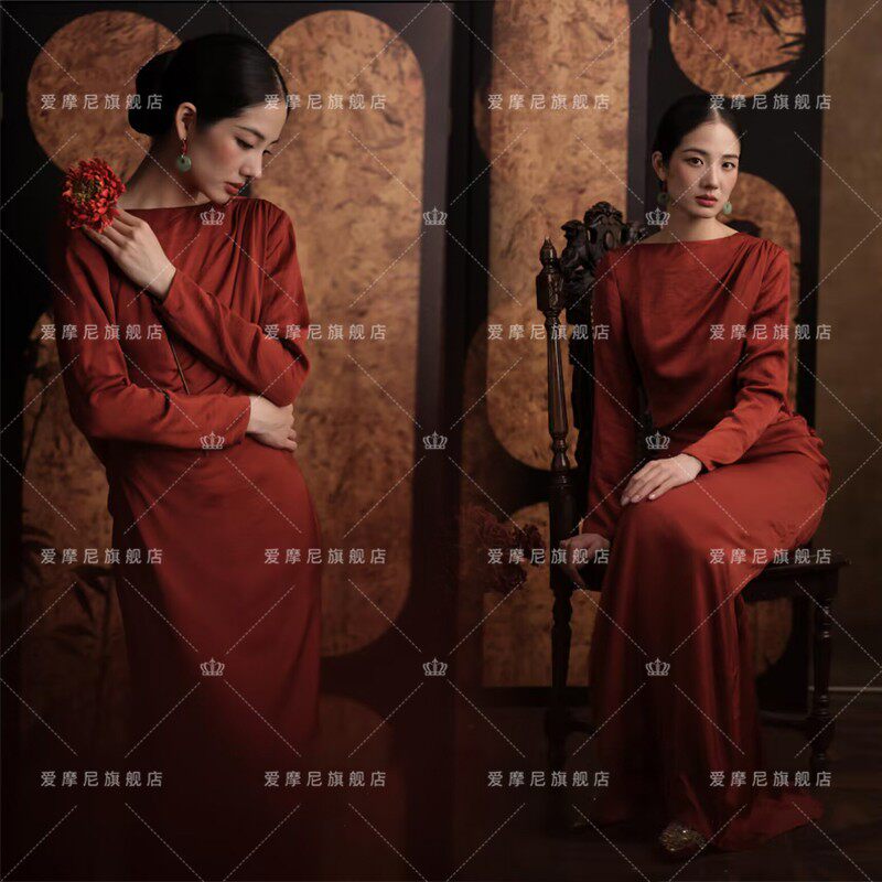 2025影楼新款情侣主题高级复古国风婚纱照礼服新娘晨袍红色敬酒服