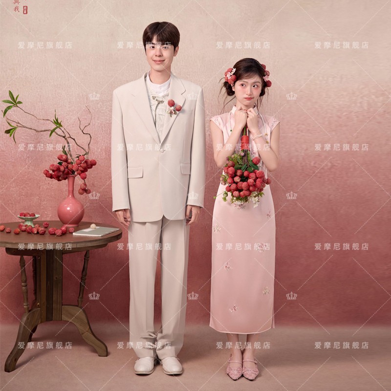 2025新款影楼主题情侣粉色新中式旗袍婚纱照礼服晨袍敬酒服高级感