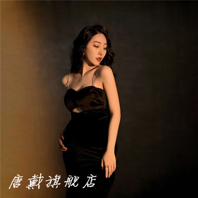 孕妇拍照服装新款照相馆孕妈咪摄影黑色丝绒吊带裙孕妇照衣服在家