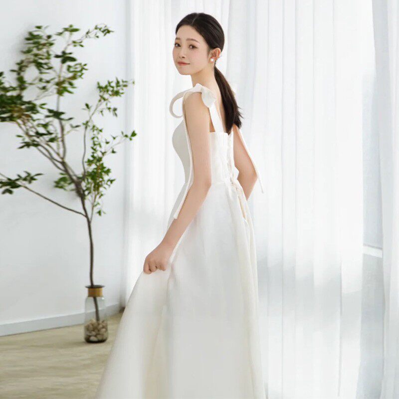 吊带领证轻婚纱简约新娘订婚礼服日常可穿缎面法式草坪旅拍出门纱