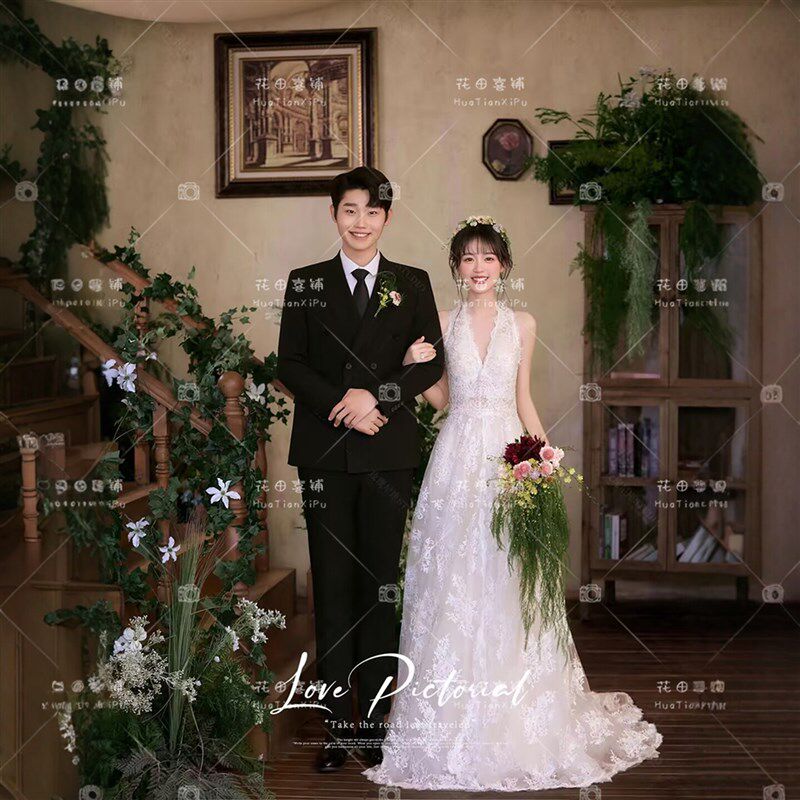 2026新款照相馆情侣婚纱照法式小清新轻复古室内森系婚纱摄影礼服