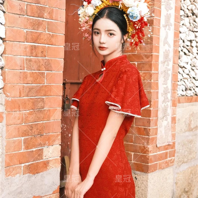新款女簪花写真主题红色旗袍个性复古民族风外景旅拍艺术照摄影服