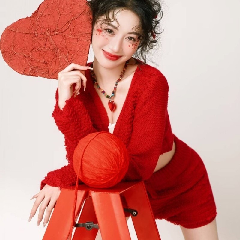 照相馆个人写真耶诞主题摄影服装新款红色针织少女室内拍艺术照套