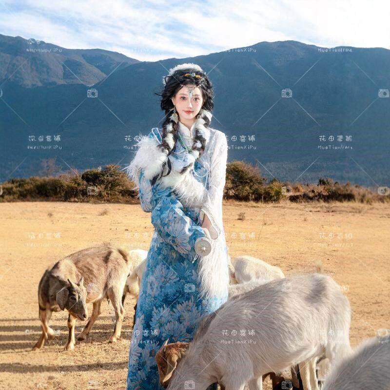 新款蓝色藏袍藏族服装民族写真旅拍云南丽江川西西藏民族特色服饰