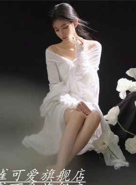影楼新款气质少女温柔风V领连衣裙女早春新款清冷感收腰仙女长裙