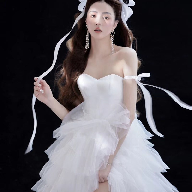 新款照相馆拍照主题服装可爱甜美少女风写真礼服艺术照前短后长婚