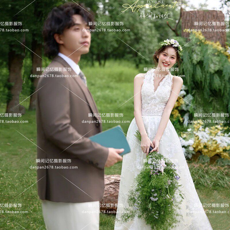 照相馆新款主题白色蕾丝挂颈复古法式小拖尾轻婚纱高级感摄影服装