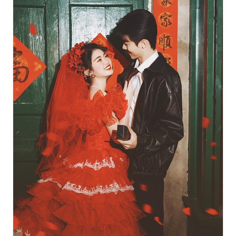 照相馆拍照服装新款红色复古街拍婚纱女港风喜嫁80年代写真摄影礼