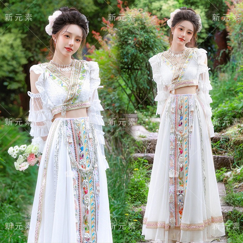 新款苗疆少女服装小清新民族风白色套装云南丽江大理旅拍写真服饰