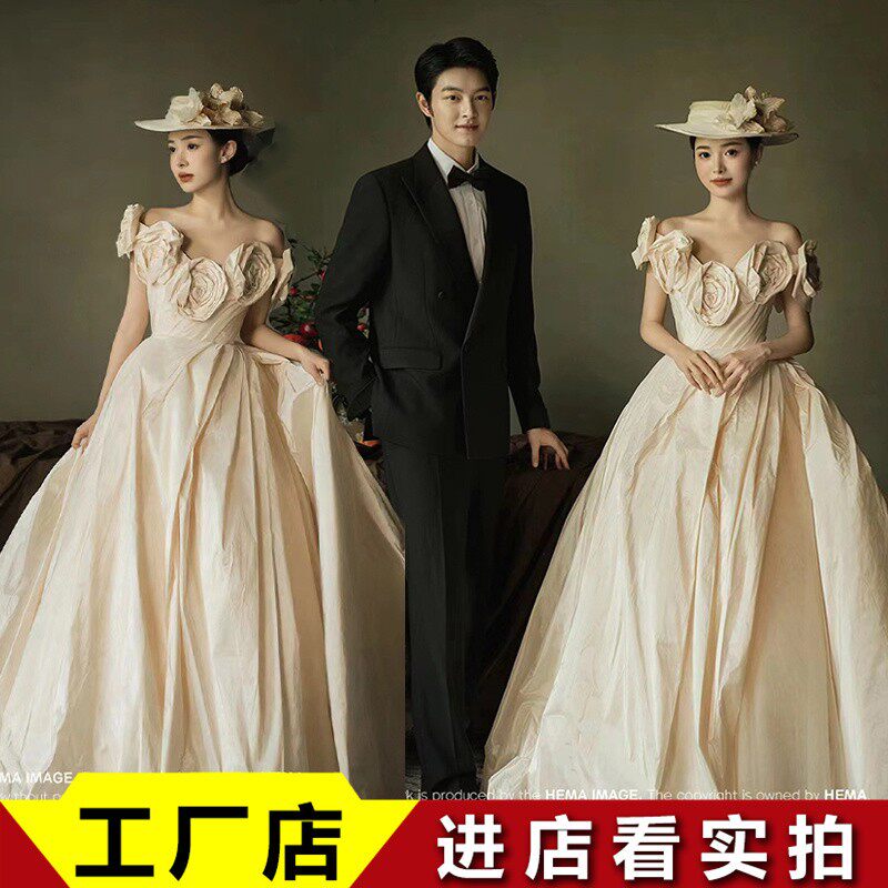 余爱同款主题婚纱法式复古轻婚纱摄影拍照一字肩在逃公主拖尾礼服