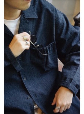 LABSTORE 泡泡纱肌理褶皱面料 藏青色长袖古巴领衬衫 宽松落肩