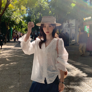 SUSAN DW6351 26年早春刺绣设计木耳边V领小衫