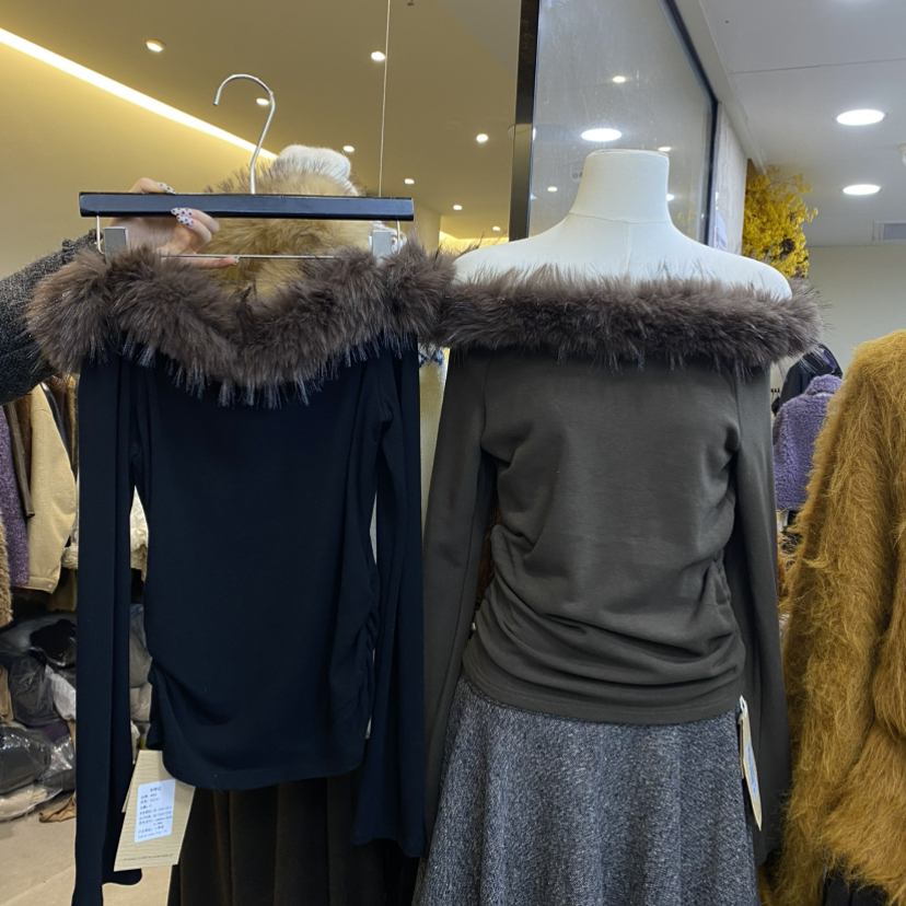 MOST-冬上新一字肩修身纯色小衫902301