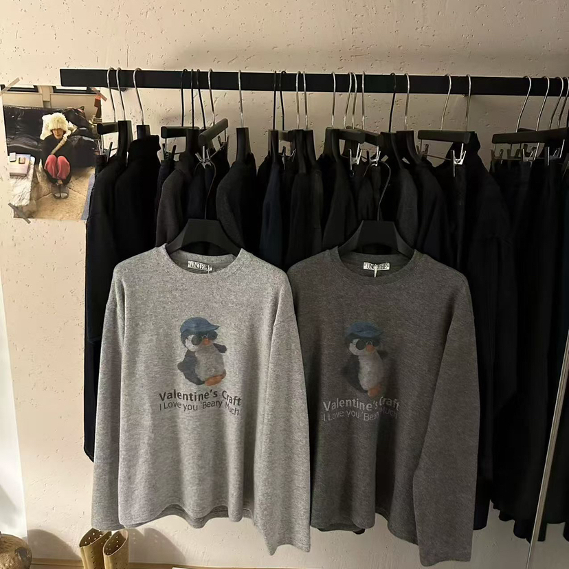 UNCLE BE-冬上新日系慵懒风圆领宽松印花加绒长袖T恤7982