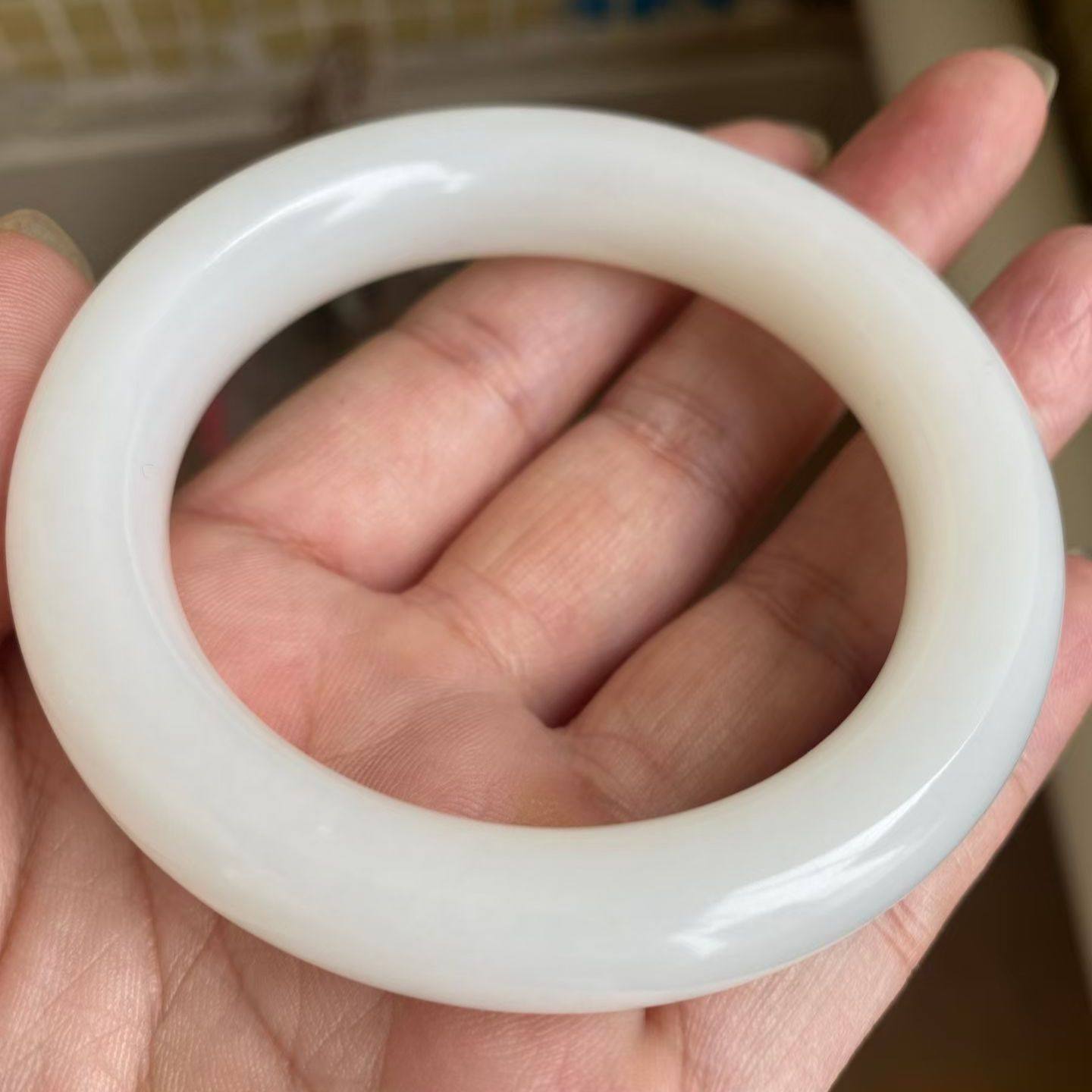 店主推荐和田白玉老俄料小方镯白度一级脂粉浓郁温润细糯胶感满满