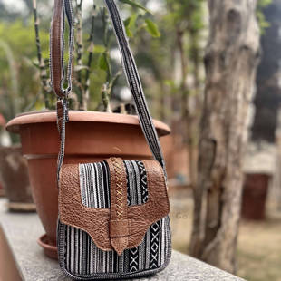 Nepal斜挎单肩彩条包棉麻牛皮拼接民族风小众设计