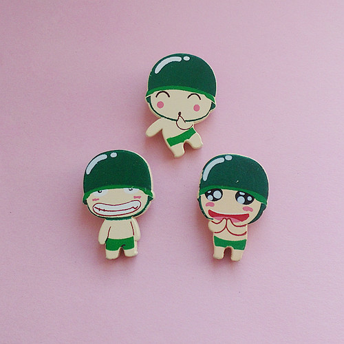 十个包邮 卡通炮炮兵熊针可爱卡通徽章儿童礼品背包装饰