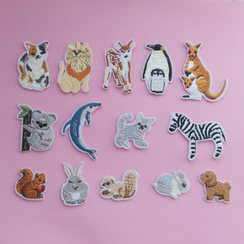 精致卡通小动物刺绣胸针狮子梅花鹿鲸鱼胸花别针服装饰品配饰