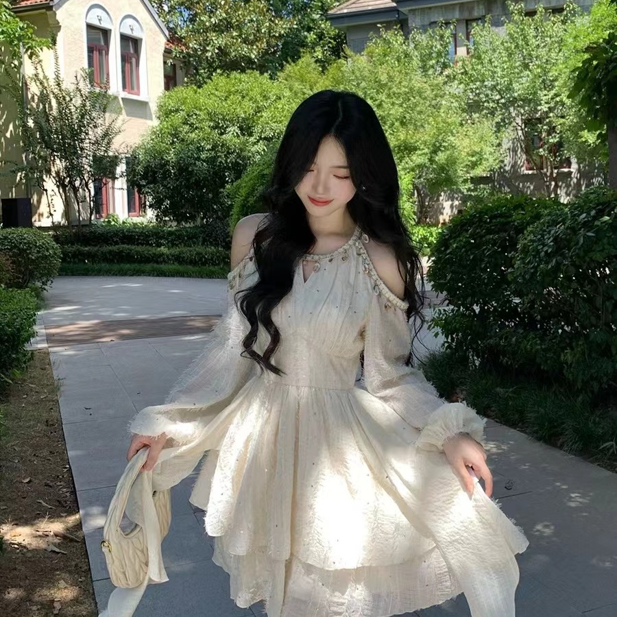 Blovelan云杉成诗 早秋露肩亮片收腰甜美复古气质长袖短裙女新款