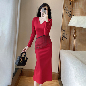 2026新款秋装流苏V领时尚百搭长袖连衣裙女士显瘦高雅潮流鱼尾裙