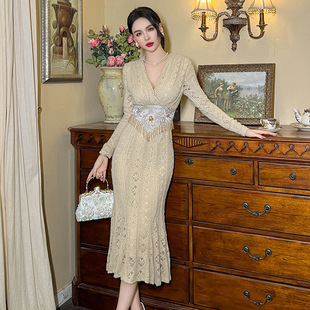 深v领毛绒蕾丝鱼尾连衣裙女新款 收腰流苏气质长裙 高端女神范修身