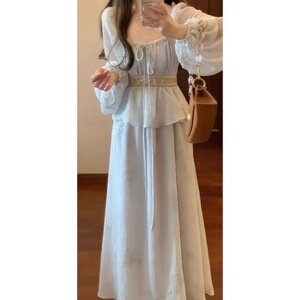 2026新款法式宫廷复古珠片绣度假长裙方领连衣裙设计感十足A字裙