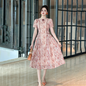 2026夏季新款气质钉珠印花收腰粉色连衣裙复古优雅女装设计感十足