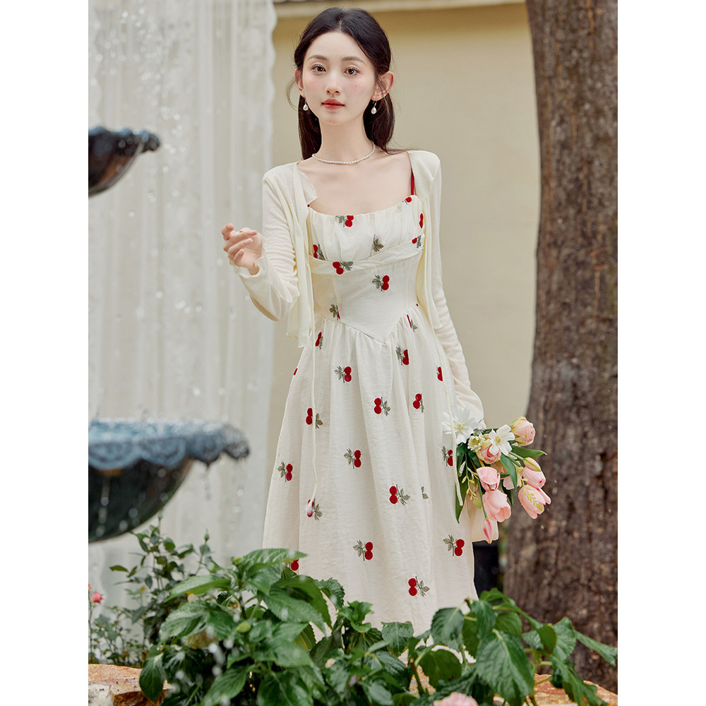 2026新款复古法式优雅刺绣连衣裙+时尚针织开衫收腰吊带裙子套装