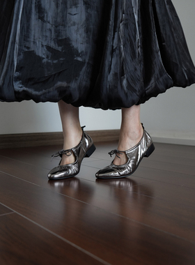 Fermina 法式复古褶皱系带平底浅口单鞋女枪色2025新款简约通勤鞋