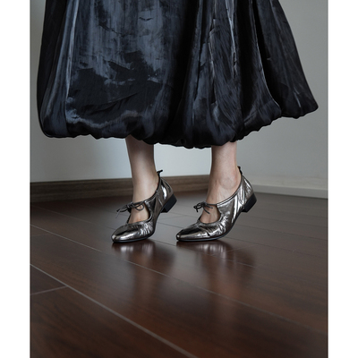 Fermina 法式复古褶皱系带平底浅口单鞋女枪色2025新款简约通勤鞋