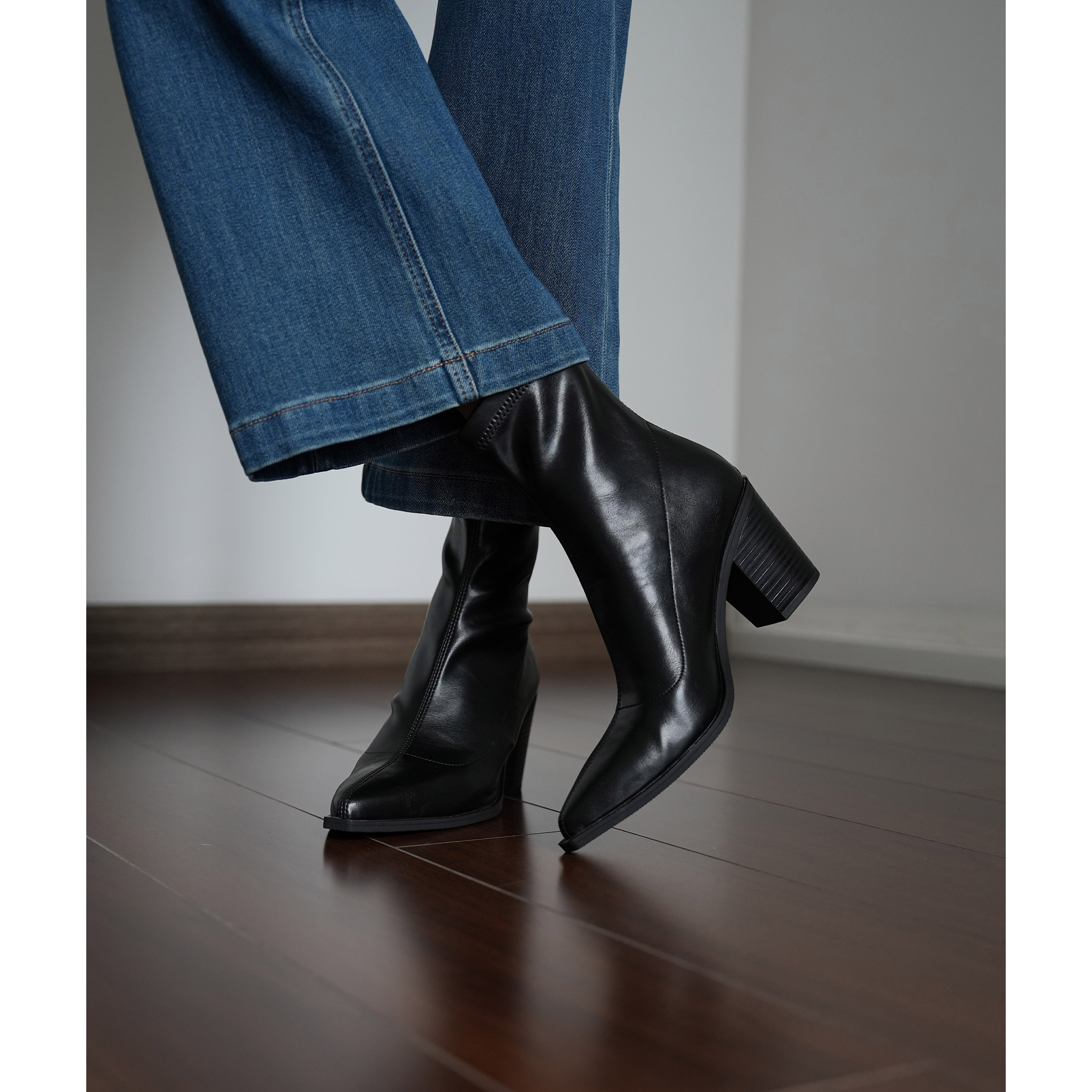 Fermina复古尖头短靴黑色瘦瘦靴