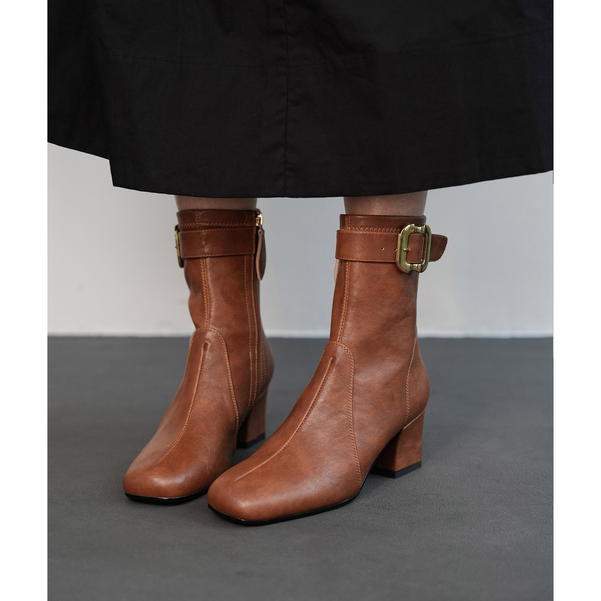 Fermina 皮带扣中古高跟短靴女粗跟简约设计感通勤女靴气质单靴秋