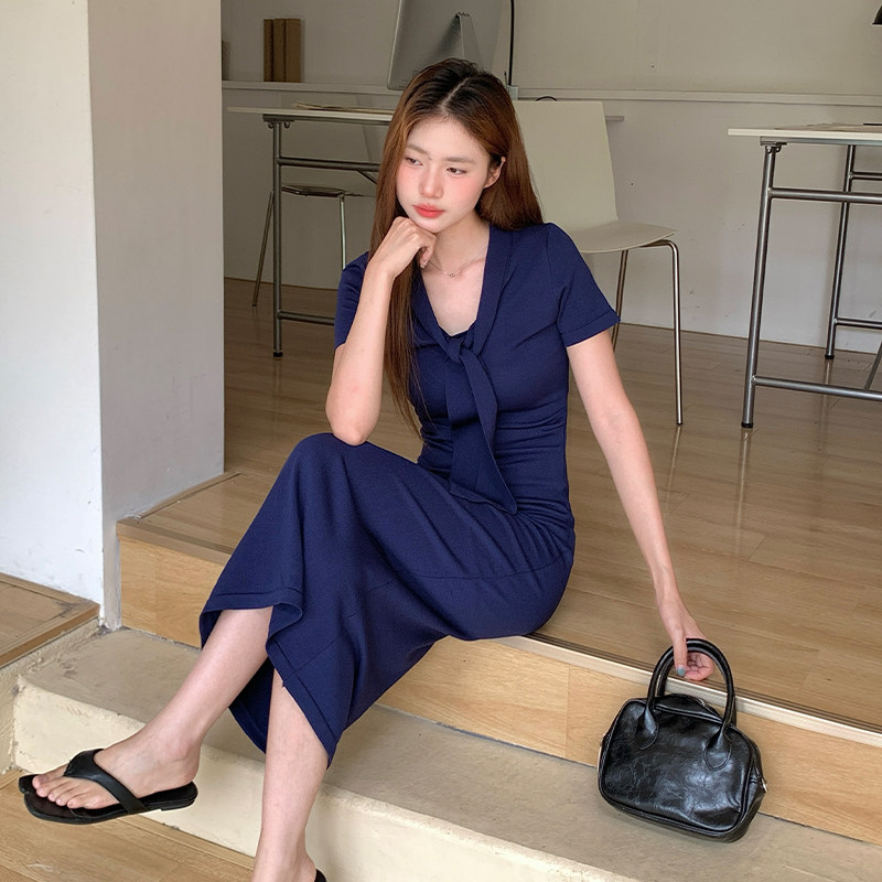 新品法式高级感纯欲V领飘带短袖显瘦针织连衣裙气质包臀长裙