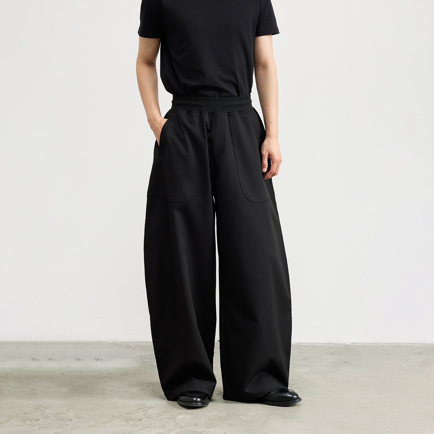 三木公白 黑色松紧腰阔腿休闲裤男宽松 极简抽绳弯刀裤利落宽松潮,男装,休闲裤,淘宝优惠券,粉丝福利购,淘宝优惠卷