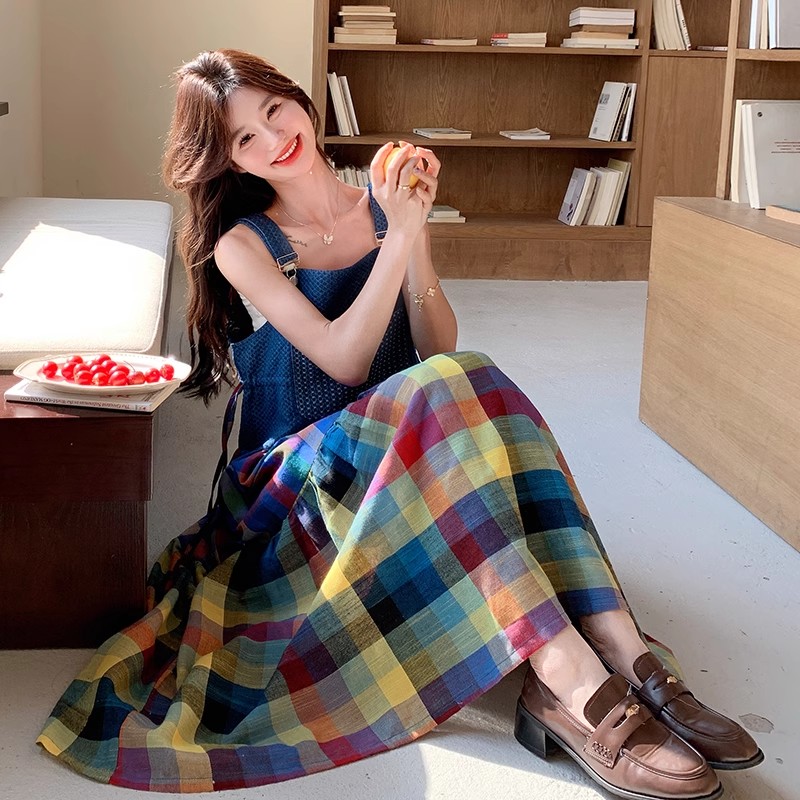 撞色彩色格子拼接背带连衣裙女2025新款夏季多巴胺穿搭超好看长裙