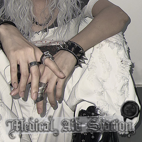 真皮铆钉手环重工牛皮朋克亚文化