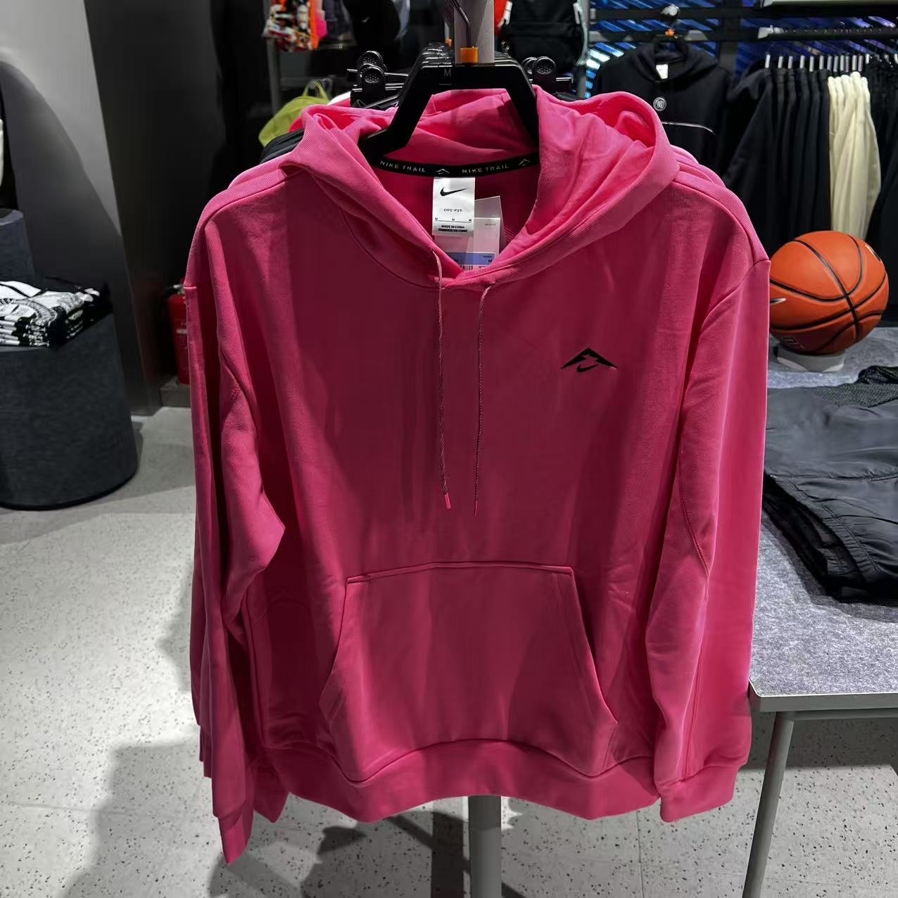 NIKE耐克25秋冬新款男子运动舒适保暖宽松连帽套头卫衣HJ3571-684