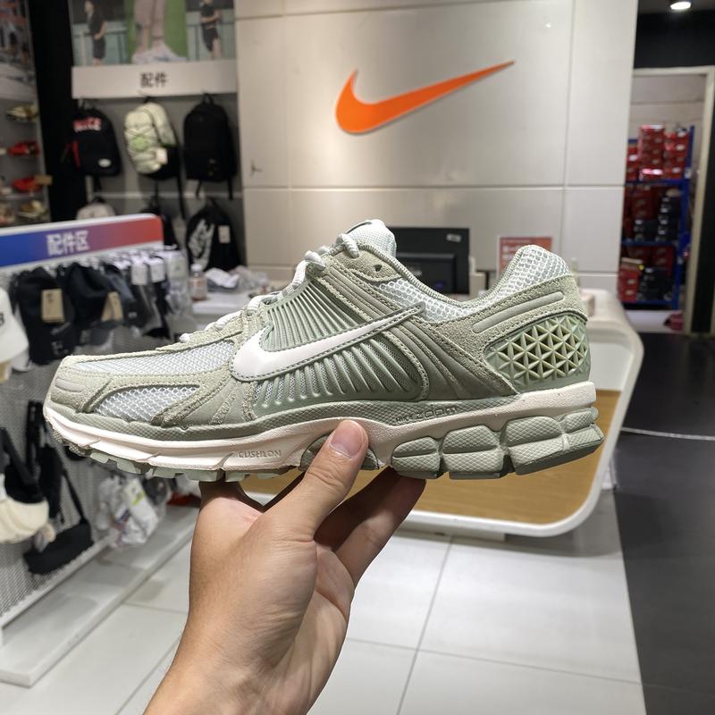 耐克男鞋24新款运动鞋Zoom Vomero 5透气缓震支撑运动鞋HF1553